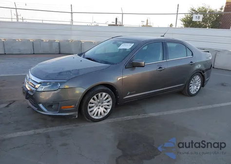 2011 Ford Fusion Hybrid z USA, uszkodzony, nr VIN 3FADP0L30BR342902
